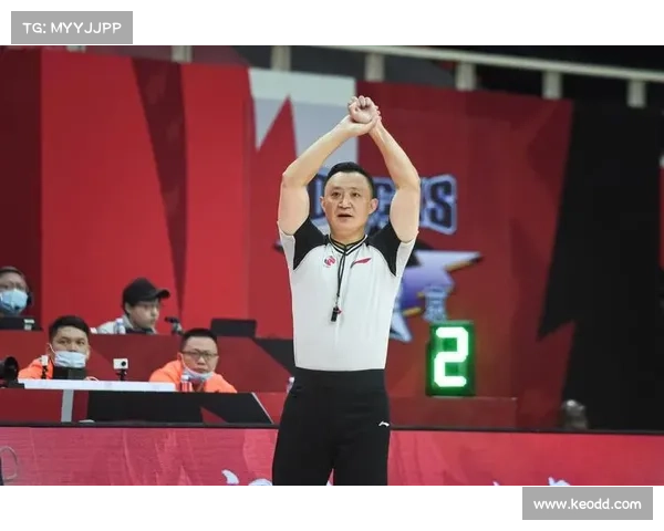 CBA执裁经验下沉民间赛事 深圳杯34名裁判团队组建背后故事